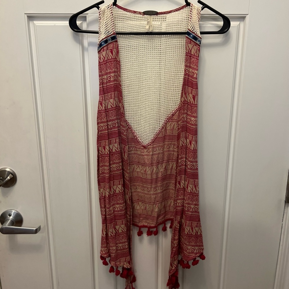 BKE Red and Cream Knit Top
